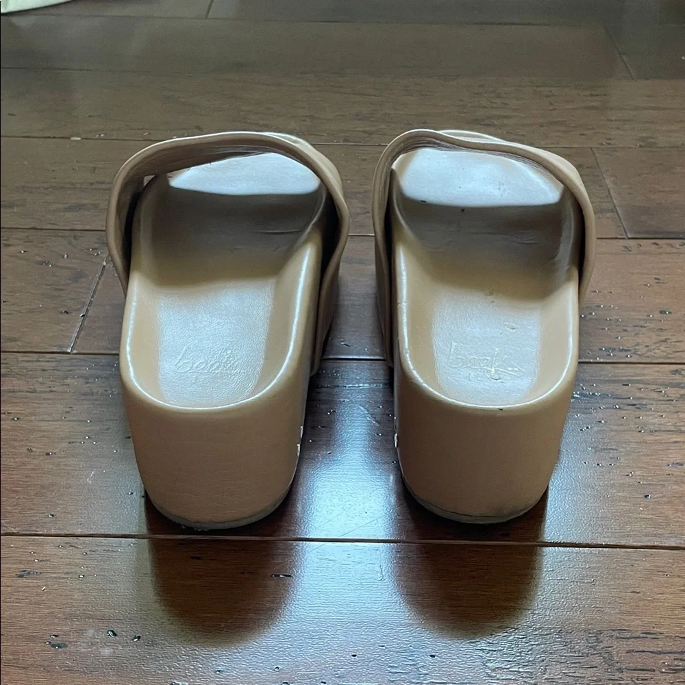 Beek Albatross Leather Platform Sandal - Picture 3 of 3